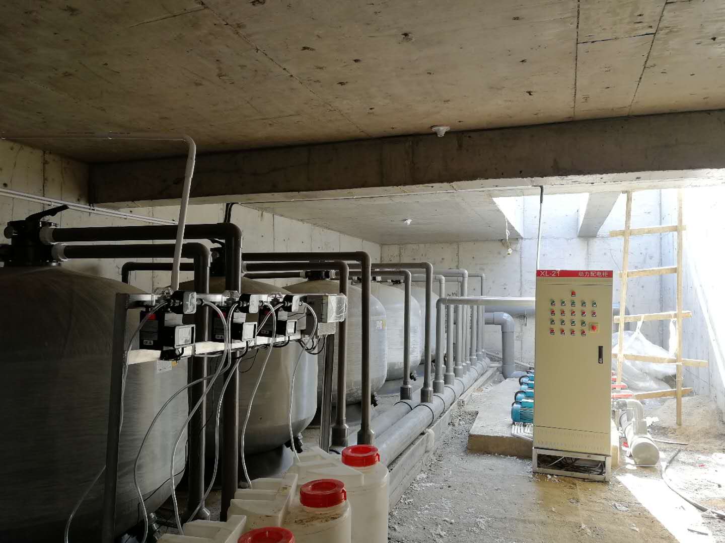 泳池水处理系统中，常见的泳池水过滤设备有哪些？