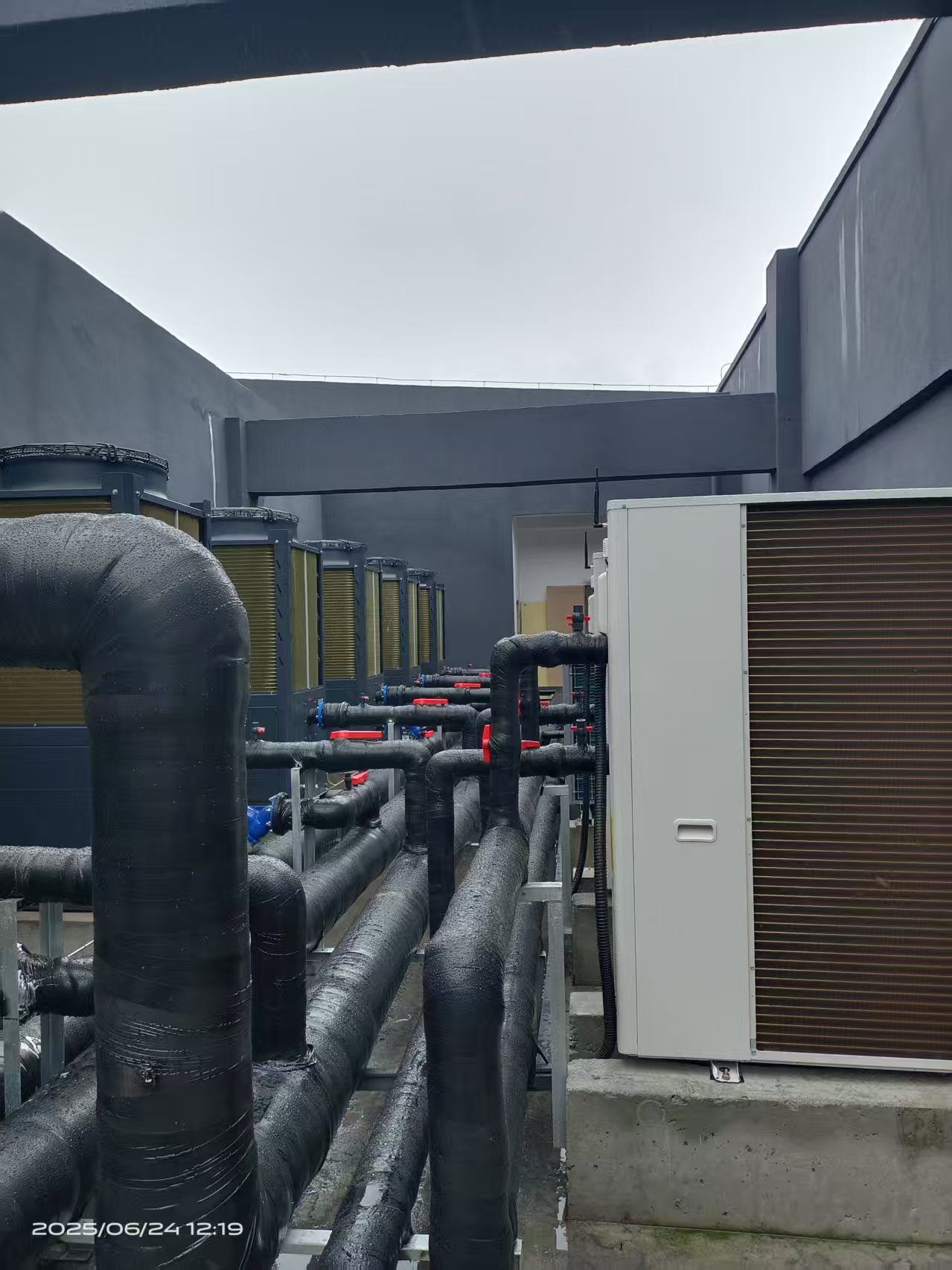 泳池加热成本大概是多少？