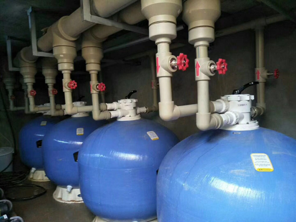 如何判断泳池过滤设备是否需要更换？